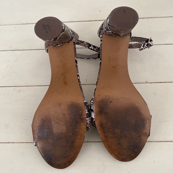 H & M ankle strap oval block heels in faux animal skin. - Picture 5 of 5